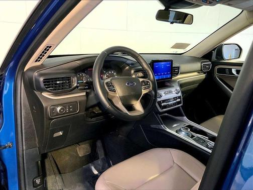 ATLAS BLUE METALLIC 2021 Ford Explorer XLT