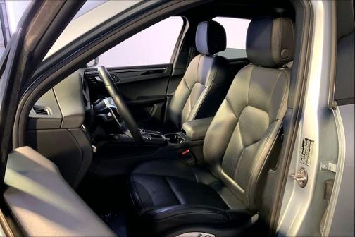 2020 Porsche Macan Base (PDK)