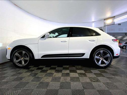 2026 Porsche Macan AWD