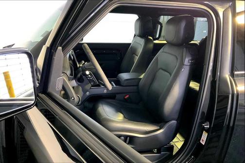2023 Land Rover Defender V8