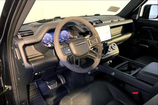 2023 Land Rover Defender V8