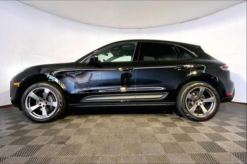 2025 Porsche Macan AWD
