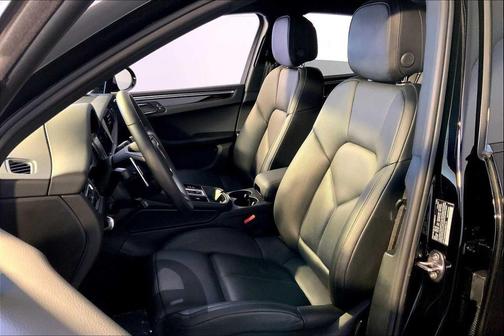 2025 Porsche Macan AWD