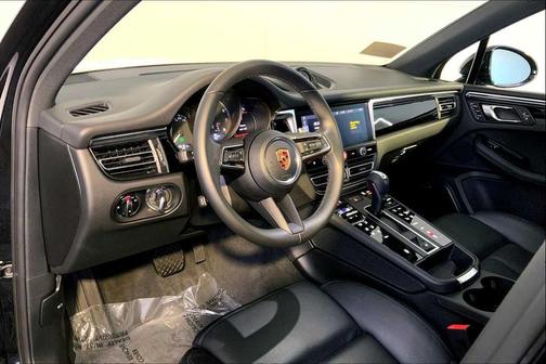 2025 Porsche Macan AWD