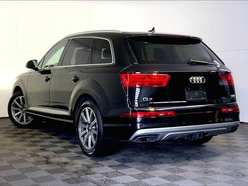 Graphite Gray Metallic 2018 Audi Q7 3.0T Premium Plus