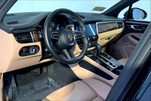 2022 Porsche Macan 