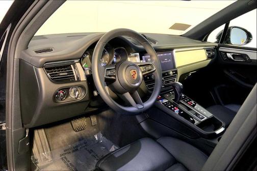 2025 Porsche Macan AWD