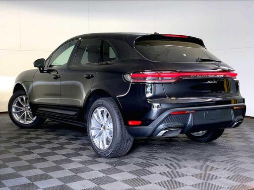 2T/Jet Black Metal 2025 Porsche Macan Macan