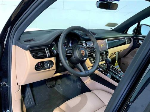 2T/Jet Black Metal 2025 Porsche Macan Macan