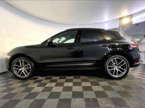 2026 Porsche Macan AWD