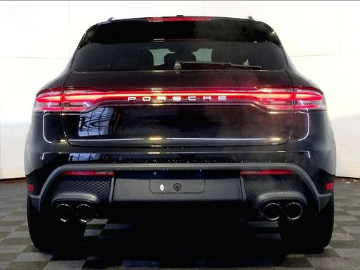 2026 Porsche Macan AWD