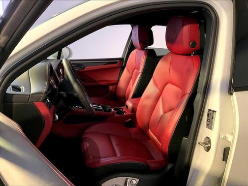 2023 Porsche Macan S