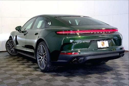 2026 Porsche Panamera 4