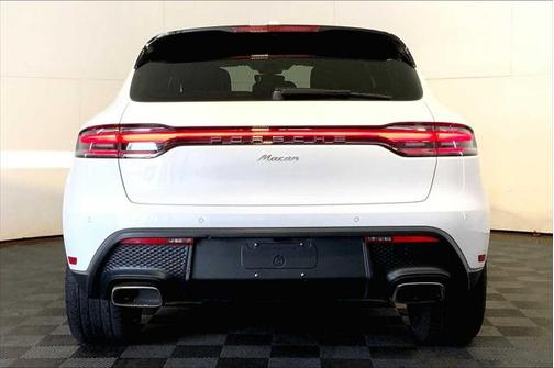 2022 Porsche Macan Base