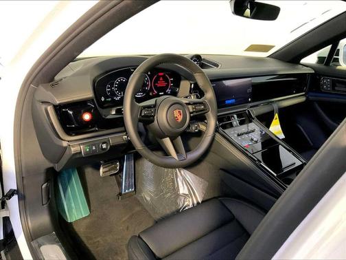 2026 Porsche Panamera 4