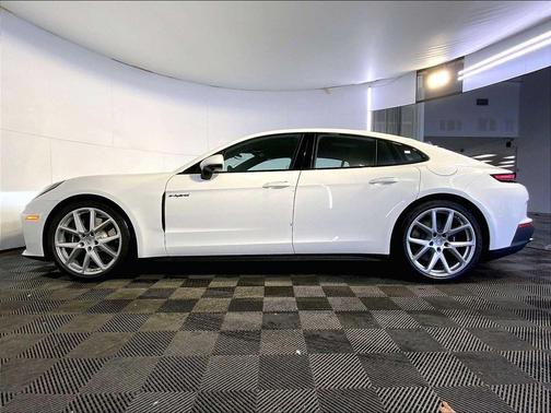 2026 Porsche Panamera 4