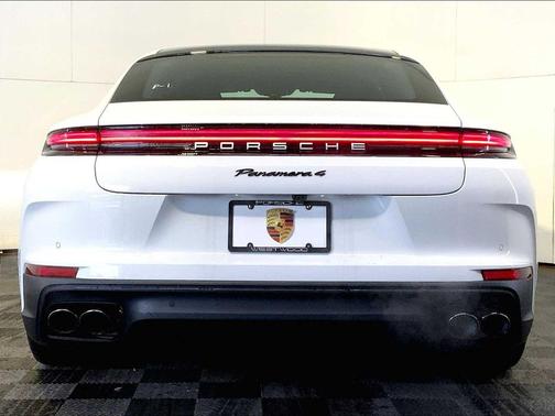 2026 Porsche Panamera 4