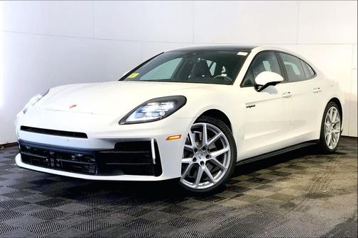 2026 Porsche Panamera 4