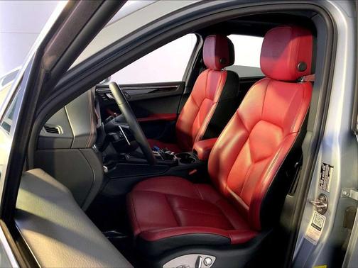 2023 Porsche Macan AWD