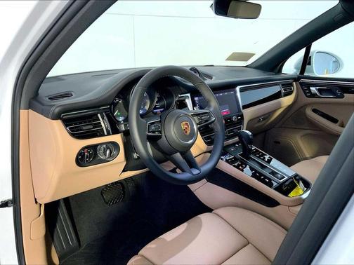 2Y/Carrara White M 2026 Porsche Macan Macan
