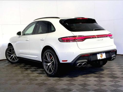 2Y/Carrara White M 2026 Porsche Macan Macan