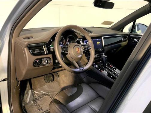 2023 Porsche Macan AWD