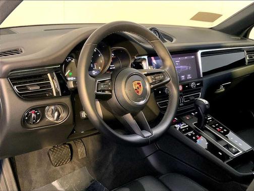 Volcano Grey Metallic 2026 Porsche Macan Macan
