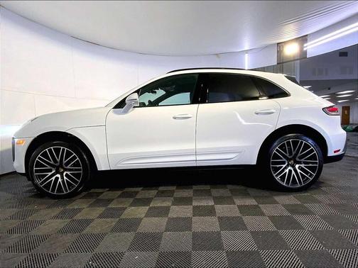 2025 Porsche Macan AWD