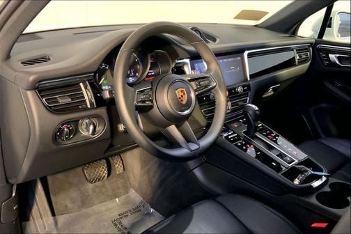 2025 Porsche Macan AWD