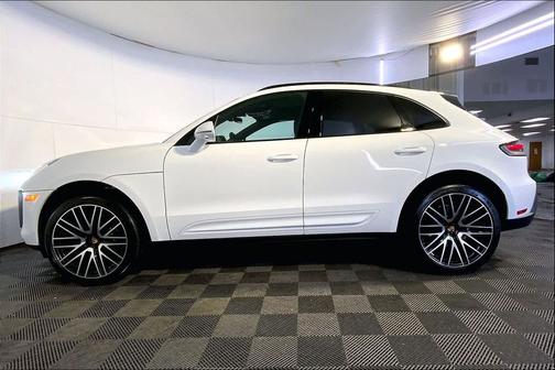 2025 Porsche Macan AWD