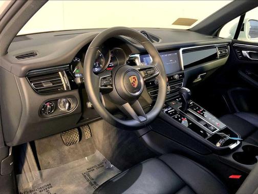 2025 Porsche Macan AWD