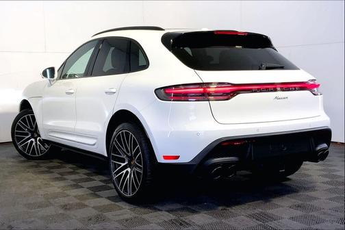 2025 Porsche Macan AWD