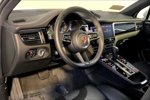2022 Porsche Macan AWD