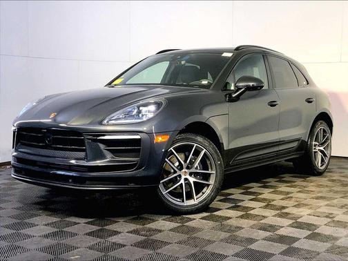 2H/Volcano Grey Me 2026 Porsche Macan Macan