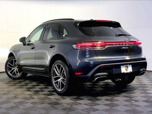 2H/Volcano Grey Me 2026 Porsche Macan Macan