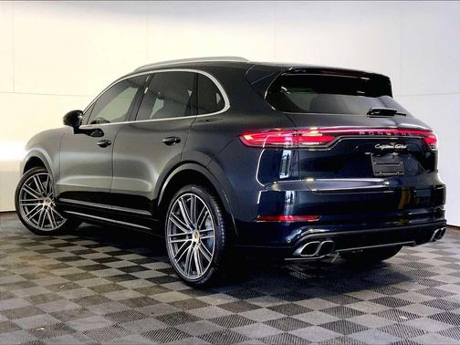 Moonlight Blue Metallic 2023 Porsche Cayenne Turbo