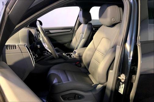 2023 Porsche Cayenne Platinum Edition