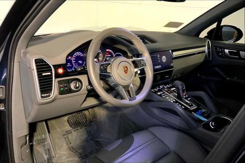 2023 Porsche Cayenne Platinum Edition