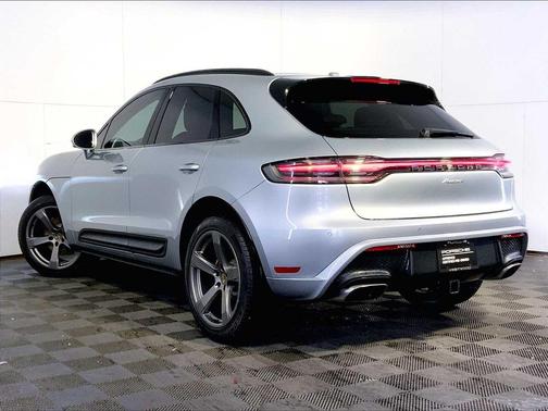 Dolomite Silver Metallic 2023 Porsche Macan Macan