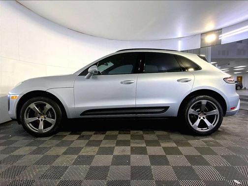 Dolomite Silver Metallic 2023 Porsche Macan Macan