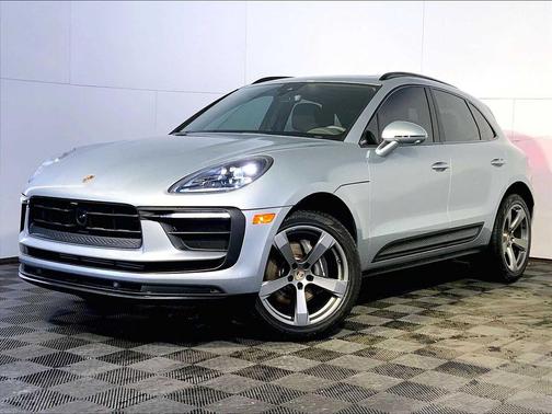 Dolomite Silver Metallic 2023 Porsche Macan Macan