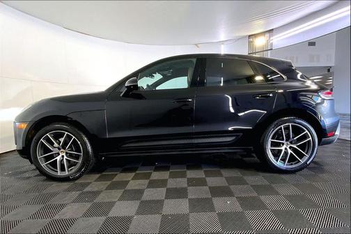 2025 Porsche Macan AWD