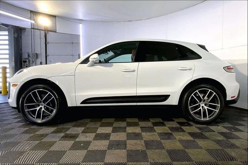 2025 Porsche Macan AWD