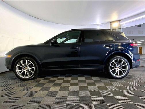 Moonlight Blue Metallic 2023 Porsche Cayenne Platinum Edition