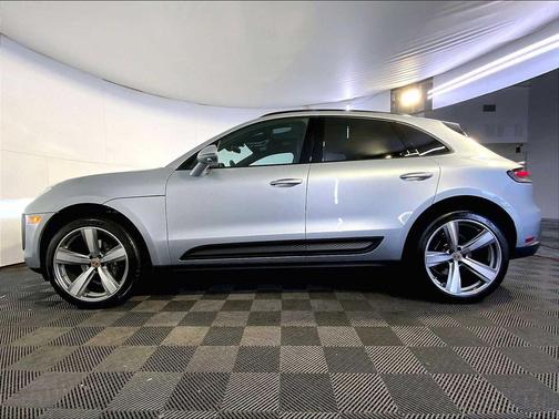 2025 Porsche Macan AWD