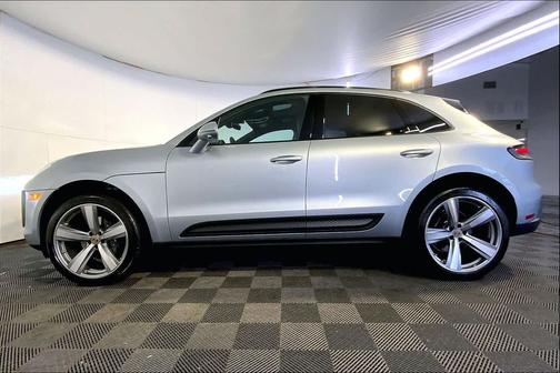 2025 Porsche Macan AWD