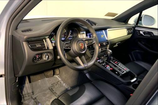 2025 Porsche Macan AWD