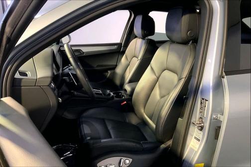 2025 Porsche Macan AWD