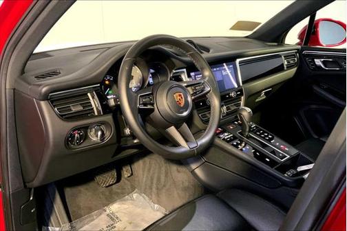 2022 Porsche Macan Base