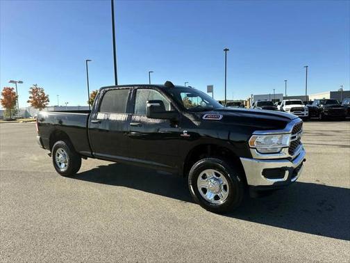 2023 RAM 3500 Tradesman Crew Cab 4x4 64' Box